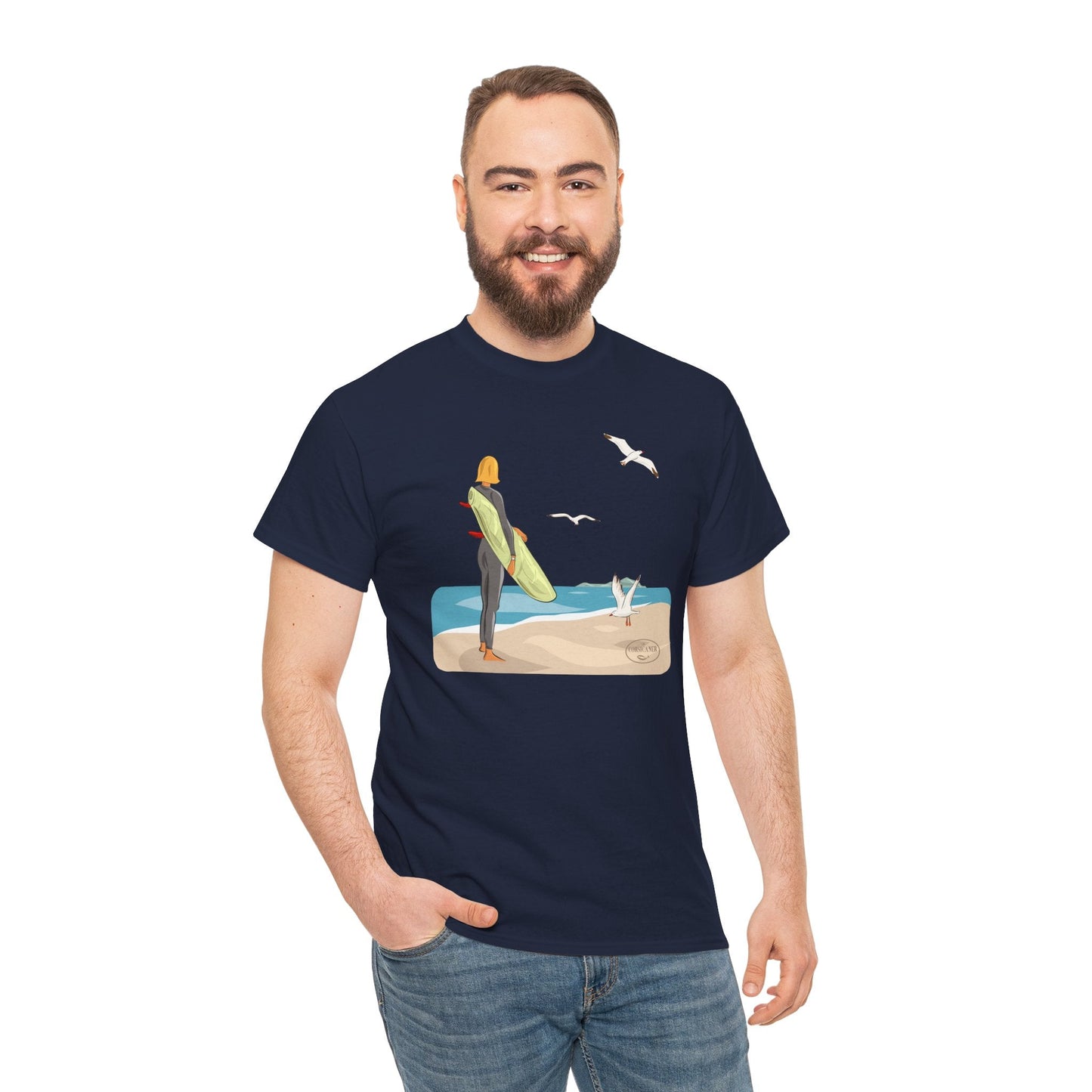 La surfeuse et les mouettes - T-shirt graphique unisexe en coton éco - responsable – - The Corsicaner