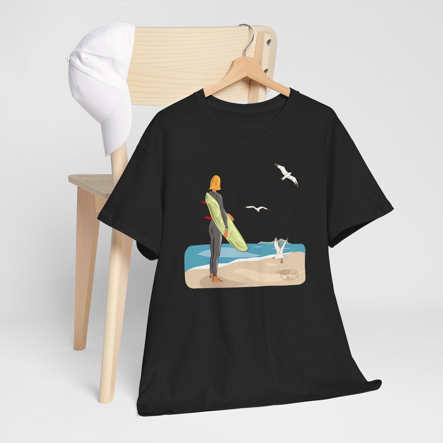 "La surfeuse et les mouettes" - T-shirt unisexe 100% coton éco - responsable - The Corsicaner