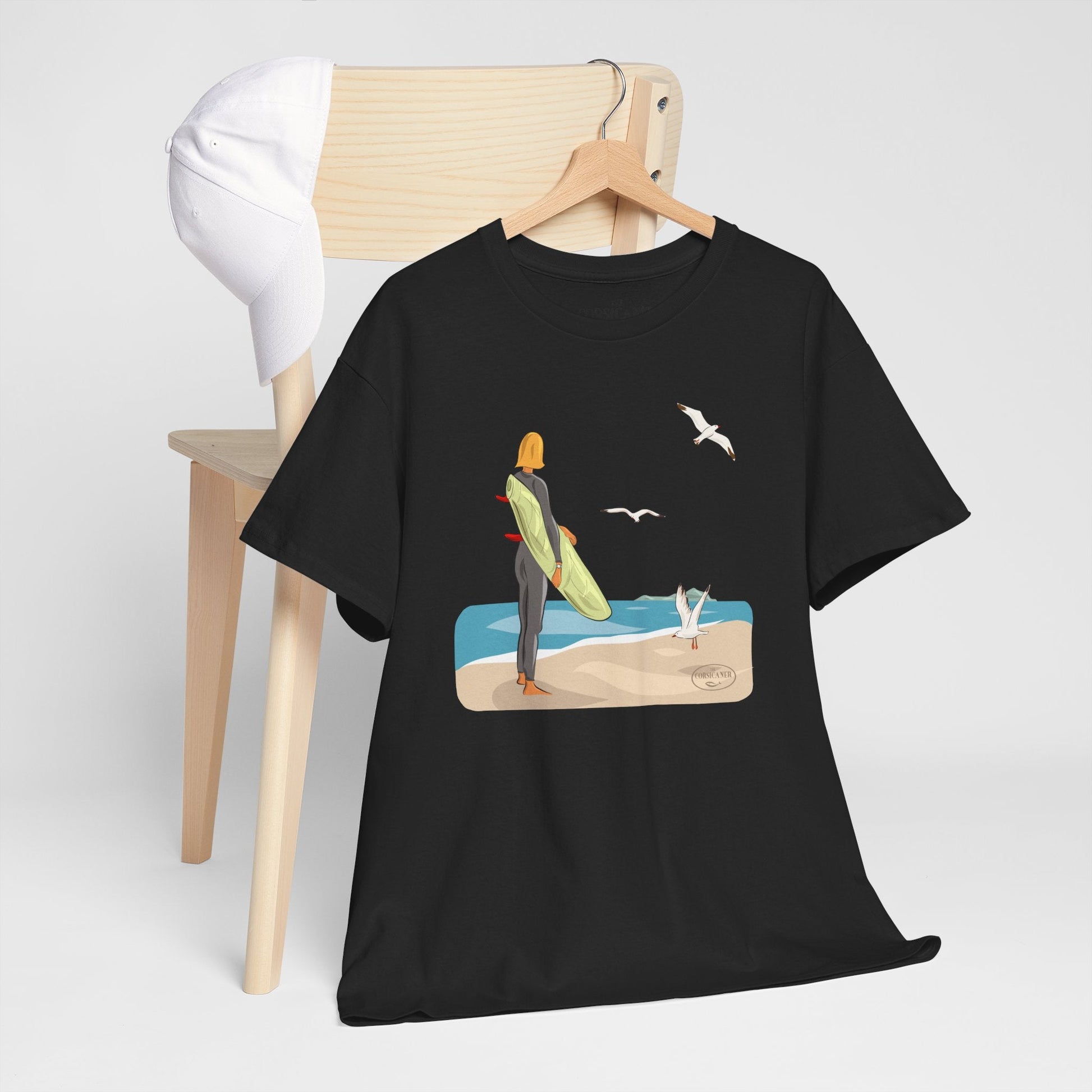 "La surfeuse et les mouettes" - T-shirt unisexe 100% coton éco - responsable - The Corsicaner