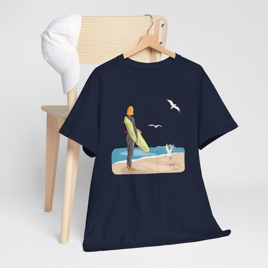 "La surfeuse et les mouettes" - T-shirt unisexe 100% coton éco - responsable - The Corsicaner